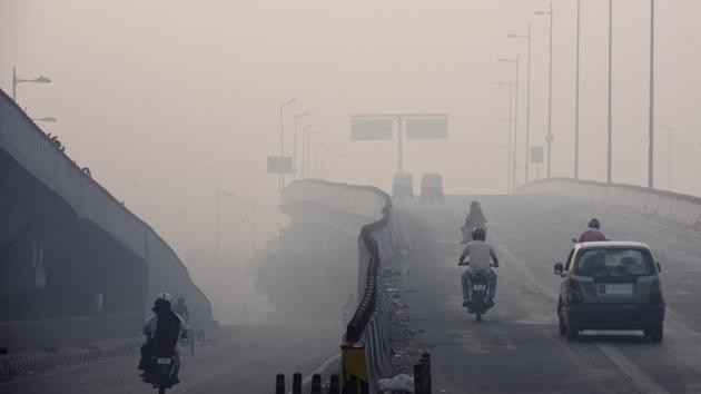 An official of the weather department said visibility was recorded at 700 metre at 8.30am. (Sonu Mehta/HT FILE) An official of the weather department said visibility was recorded at 700 metre at 8.30am. (Sonu Mehta/HT FILE)