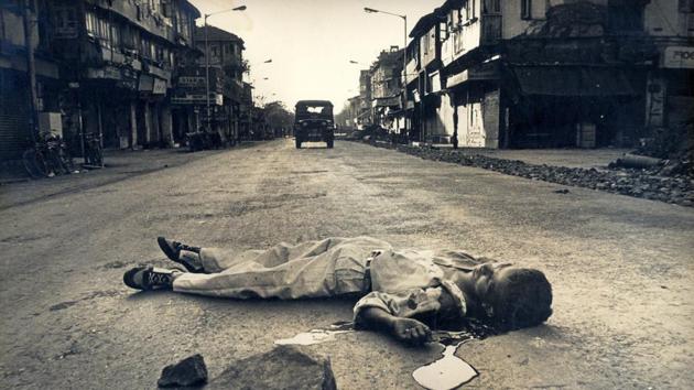 For five days in Dec 1992 (Dec 6 to 10) and 15 days in Jan 1993 (Jan 6 to 20) Bombay was rocked by riots and violence, unprecedented in magnitude and ferocity, destroying all human values and civilised behaviour.(HT File Photo) For five days in Dec 1992 (Dec 6 to 10) and 15 days in Jan 1993 (Jan 6 to 20) Bombay was rocked by riots and violence, unprecedented in magnitude and ferocity, destroying all human values and civilised behaviour.(HT File Photo)