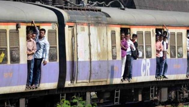 Commuters spotted the smoke after the train pulled out of Thane station.(HT File/ Photo used for representational purpose)