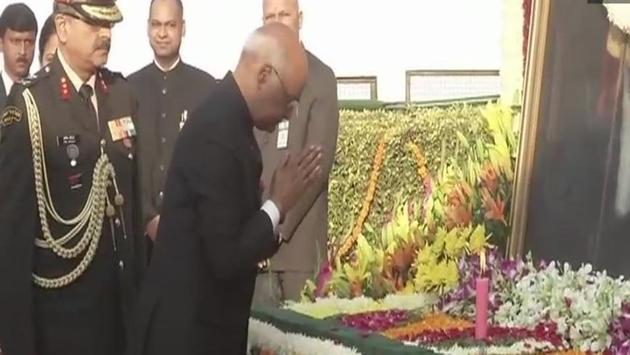 President Ram Nath Kovind pays tributes on BR Ambedkar’s death anniversary. (ANI Photo/Twitter) President Ram Nath Kovind pays tributes on BR Ambedkar’s death anniversary. (ANI Photo/Twitter)