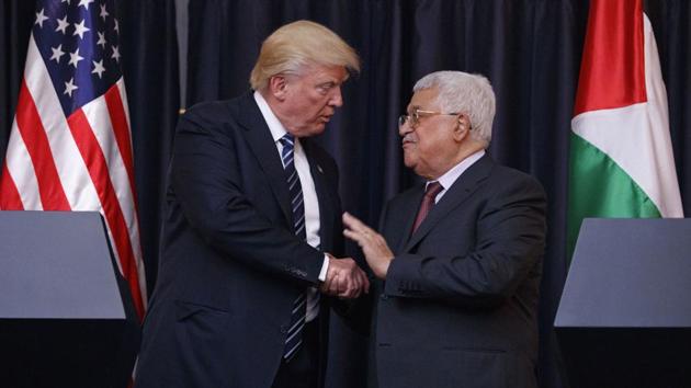 Palestinian President Mahmoud Abbas (R) conveyed his opposition directly to Trump during a phone conversation. Meanwhile, King Abdullah of Jordan stressed that this resolution will have serious implications for security and stability in the Middle East. Saudi King Salman also told the US president, “Such a dangerous step is likely to inflame the passions of Muslims around the world due to the great status of Jerusalem and the Al-Aqsa Mosque,” (Evan Vucci / AP) 