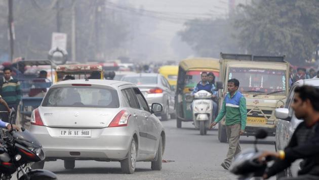 The AQI in Noida touched 411 on Tuesday, with the major pollutant being PM2.5. On Monday, the AQI was at 403. (Sunil Ghosh/HT Photo) The AQI in Noida touched 411 on Tuesday, with the major pollutant being PM2.5. On Monday, the AQI was at 403. (Sunil Ghosh/HT Photo)