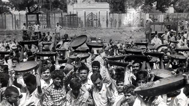 As BJP gained momentum with its Rath Yatra, thousands of kar sevaks gathered in Ayodhya. The mosque was partially damaged in 1990 and at least 30 were killed in police firing. The state government, under Mulayam Singh Yadav, swore protection and promised a complete lockdown of the site and city. (HT Photo) 