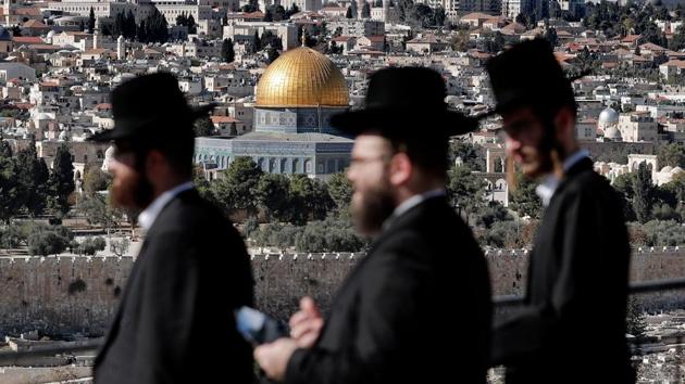Ultra Orthodox Jews are seen in the city of Jerusalem with the Dome of the Rock mosque in the background, on December 4, 2017. US officials on condition of anonymity said Trump will again sign the waiver but will also instruct the State Department to begin the multi-year process of moving the embassy. The officials say the recognition of Jerusalem as Israel’s capital will be an acknowledgement of “historical and current reality” rather than a political statement. (Thomas Coex / AFP) 