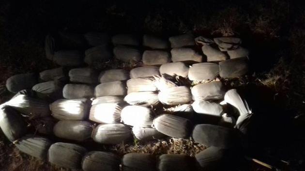 The heroin was found by BSF night patrol party in 55 packets at Rosse border out-post near Kalanaur in Gurdaspur district. (HT Photo) The heroin was found by BSF night patrol party in 55 packets at Rosse border out-post near Kalanaur in Gurdaspur district. (HT Photo)