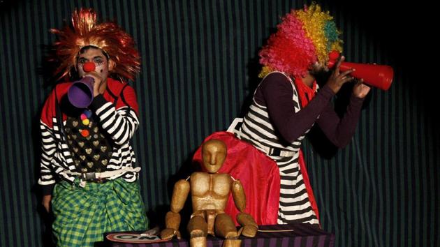 Dadi Pudumjee — in association with the Poona Music Society — is bringing his show, Apples and Oranges to Pune Dadi Pudumjee — in association with the Poona Music Society — is bringing his show, Apples and Oranges to Pune