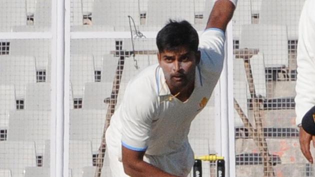 R Vinay Kumar’s six wickets helped Karnataka take control of the Ranji Trophy quarter-final match against Mumbai. (HT file photo) R Vinay Kumar’s six wickets helped Karnataka take control of the Ranji Trophy quarter-final match against Mumbai. (HT file photo)