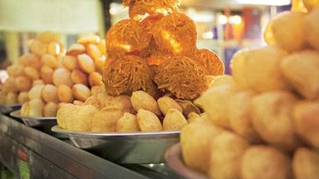 “One should eat a golgappa by keeping the neck in its normal upright position to avoid any risk.” (HT) “One should eat a golgappa by keeping the neck in its normal upright position to avoid any risk.” (HT)