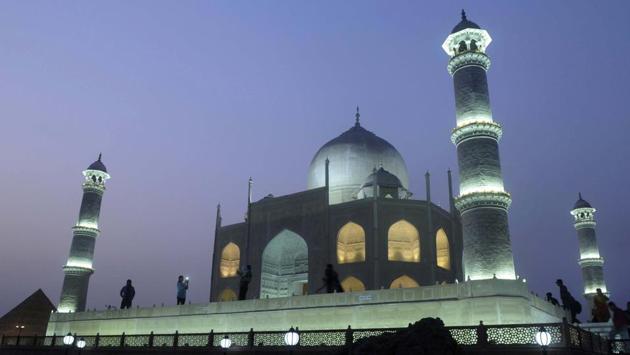Taj Mahal’s replica has a height of 4.25 m and an area of 22.5 X 22.5 square metre based on its original structure. There’s a replication of the Yamuna with two wooden bridges. Apart from The Taj Mahal (India),  the  Great Wall of China,  Pyramids and the Sphinx (Egypt), Christ The Redeemer (Brazil), Easter Island Statue (Chile), Colosseum (Italy) and The Lost City of Petra (Jordan) have also been constructed for the visitors in the park. (Samir Jana/HT PHOTO) 