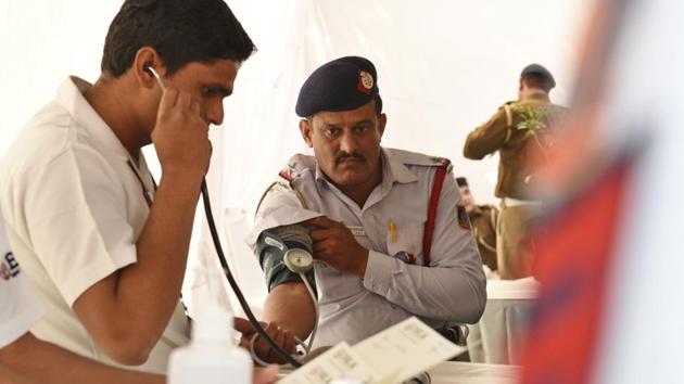 Delhi Traffic Police organised medical check-ups aimed at gauging the effect of prolonged exposure to Delhi’s polluted air on their health. Preliminary tests showed that 80 of the 516 who attended the camp held at the Traffic Police Headquarters in Todapur suffered from breathing problems with at least 15% testing positive for hypertension and diabetes. (Raj K Raj / HT Photo) Delhi Traffic Police organised medical check-ups aimed at gauging the effect of prolonged exposure to Delhi’s polluted air on their health. Preliminary tests showed that 80 of the 516 who attended the camp held at the Traffic Police Headquarters in Todapur suffered from breathing problems with at least 15% testing positive for hypertension and diabetes. (Raj K Raj / HT Photo)