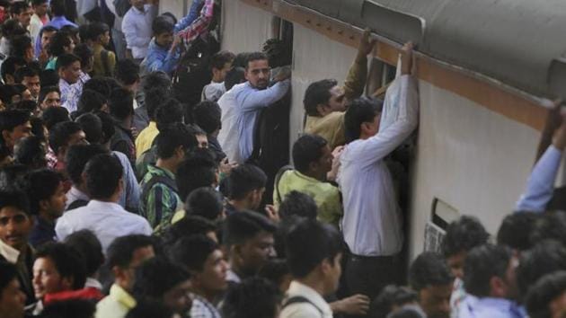 Dense fog affected visibility and delayed train services on the Central Railway’s main line on Saturday morning.(HT FIle/Photo used for representational purpose)