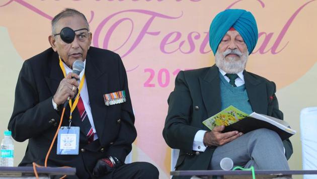 Vir Chakra re cipient Anil Kaul and Lt Gen Depinder Singh during a session on Indian Peace Keeping Force in Sri Lanka during the Military Literature Festival in Chandigarh on Friday. (Anil Dayal/HT) Vir Chakra re cipient Anil Kaul and Lt Gen Depinder Singh during a session on Indian Peace Keeping Force in Sri Lanka during the Military Literature Festival in Chandigarh on Friday. (Anil Dayal/HT)