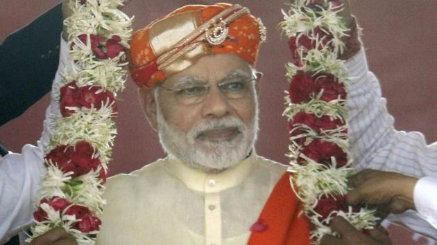Prime Minister Narendra Modi being garlanded at an election campaign rally in Lunawada town of Panchmahal district in Gujarat on Saturday.(PTI) Prime Minister Narendra Modi being garlanded at an election campaign rally in Lunawada town of Panchmahal district in Gujarat on Saturday.(PTI)