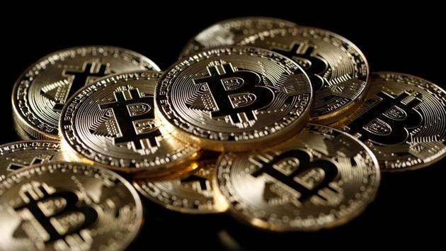 A collection of Bitcoin (virtual currency) tokens are displayed in this picture illustration taken December 8, 2017. (REUTERS Photo) A collection of Bitcoin (virtual currency) tokens are displayed in this picture illustration taken December 8, 2017. (REUTERS Photo)