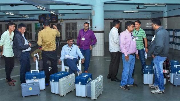 Polling officials bring back EVM to a strong room at the end of first phase of Gujarat Assembly Election in Surat on December 9.(PTI Photo)