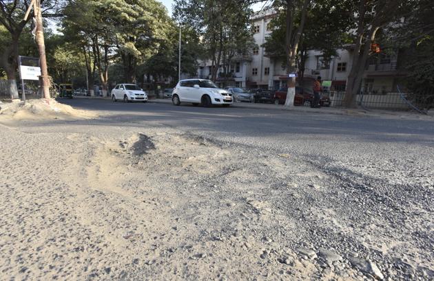 A broken road in Gurgaon’s South City 2. The colony was developed by Unitech in 1990. (Sanjeev Verma/HT PHOTO) A broken road in Gurgaon’s South City 2. The colony was developed by Unitech in 1990. (Sanjeev Verma/HT PHOTO)