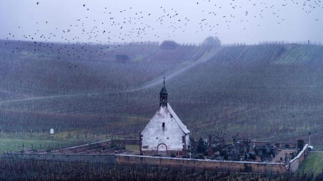Snow covers the Saint Denis chapel in the village of Wolxheim, France, on December 3, 2017. (Patrick Hertzog / AFP) 