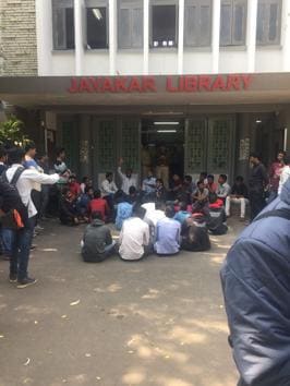 Pune’s SPPU students protest for extension of Jayakar Library timings ...