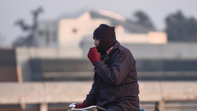 This year also witnessed the lone ‘moderate’ day in terms of air quality in this period and experts say this is because of the control on local emissions in the city.(Burhaan Kinu/HT PHOTO)