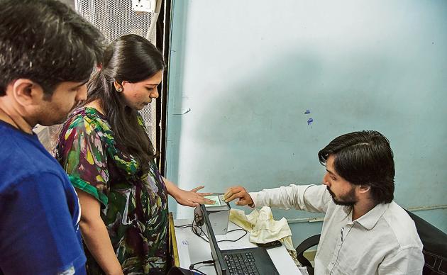 Sahil Jagwani with his pregnant wife Manisha Jagwani at the Aadhaar registration centre in Aundh on Thursday. Due to the excessive rush, many pregnant ladies, senior citizens and toddlers have to wait for long hours at the registration centres.(Sanket Wankhade/HT PHOTO)