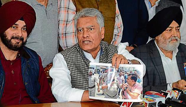 State Congress president Sunil Jakhar along with local bodies minister Navjot Singh Sidhu in Jalandhar on Sunday. (HT Photo) State Congress president Sunil Jakhar along with local bodies minister Navjot Singh Sidhu in Jalandhar on Sunday. (HT Photo)