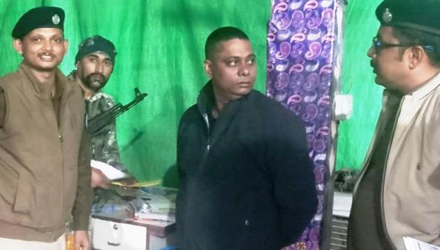 The man who allegedly duped many unemployed youths in Bihar’s Kaimur district in police custody. (HT photo) The man who allegedly duped many unemployed youths in Bihar’s Kaimur district in police custody. (HT photo)