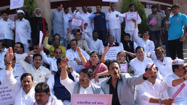 Opposition MLAs protest in Nagpur on Monday. (HT) Opposition MLAs protest in Nagpur on Monday. (HT)