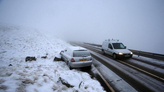 An abandoned car is parked at the roadside after skidding into a rock on one of the rural roads in Derbyshire, England on December 10, 2017. Police forces in worst-hit Wales and central England urged motorists not to travel unless “absolutely necessary” as they dealt with surging calls. (Lindsey Parnaby / AFP) An abandoned car is parked at the roadside after skidding into a rock on one of the rural roads in Derbyshire, England on December 10, 2017. Police forces in worst-hit Wales and central England urged motorists not to travel unless “absolutely necessary” as they dealt with surging calls. (Lindsey Parnaby / AFP)