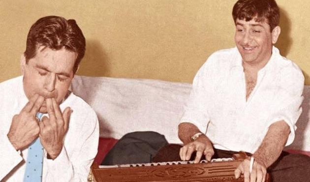 Dilip Kumar turns 95 on Monday. Amitabh Bachchan shared a photo of the thespian with Raj Kapoor. Dilip Kumar turns 95 on Monday. Amitabh Bachchan shared a photo of the thespian with Raj Kapoor.