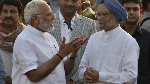 A file photo of Prime Minister Narendra Modi with his predecessor Manmohan Singh at Dusshera celebrations in New Delhi. On Monday, Singh said he was “deeply pained and anguished” by the “falsehood and canards” being spread to score political points by Modi.(HT)