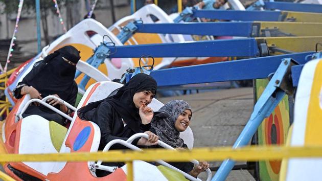 Women at the fair. The mela has a lot of joyrides, games, stunts, qawwalis, food stalls and stalls selling wares. (Shashi S Kashyap/HT PHOTO) 