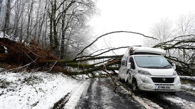 A fallen tree crushed a campervan on the A40 near Sennybridge, Wales on December 10, 2017. “We’ve gone through the worst of it,” said Oli Claydon in the early afternoon. Most areas impacted would have a “bright, sunny start to Monday,” he added. (Rebecca Naden / REUTERS) A fallen tree crushed a campervan on the A40 near Sennybridge, Wales on December 10, 2017. “We’ve gone through the worst of it,” said Oli Claydon in the early afternoon. Most areas impacted would have a “bright, sunny start to Monday,” he added. (Rebecca Naden / REUTERS)