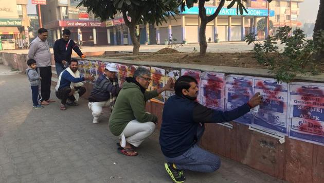 The residents will approach the chief executive officer of Greater Noida on Tuesday to seek action against offenders. (HT Photo) The residents will approach the chief executive officer of Greater Noida on Tuesday to seek action against offenders. (HT Photo)