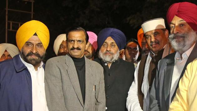SAD president Sukhbir Singh Badal (centre) met the governor at Punjab Raj Bhavan in Chandigarh on Monday. SAD president Sukhbir Singh Badal (centre) met the governor at Punjab Raj Bhavan in Chandigarh on Monday.