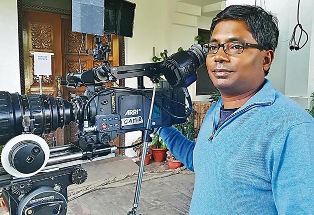 Director Raj Kumar Gupta during the shoot of Raid in Lucknow. (HT Photo) Director Raj Kumar Gupta during the shoot of Raid in Lucknow. (HT Photo)