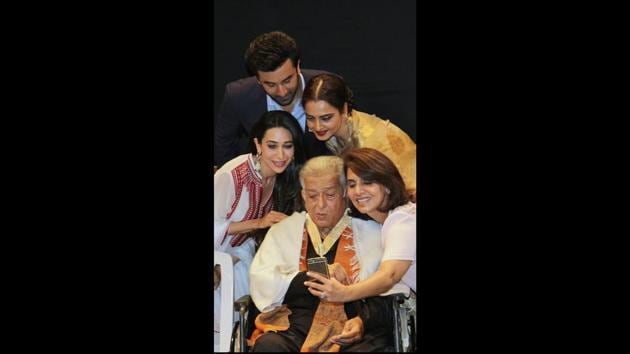 In 2015, it was announced that veteran actor Shashi Kapoor would receive the Dadasaheb Phalke award, the highest honour in Indian cinema. The Kapoor family, comprising Karisma Kapoor, Ranbir Kapoor, Neetu Singh Kapoor and actress Rekha came together to take a selfie with him at the Prithvi Theatre. (Pramod Thakur / HT Photo) 