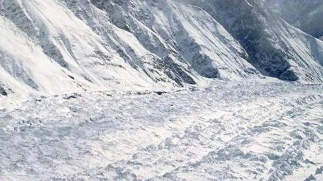 Three soldiers of the Indian Army have gone missing after an avalanche struck the upper reaches in Jammu and Kashmir’s Gurez sector.(File Photo) Three soldiers of the Indian Army have gone missing after an avalanche struck the upper reaches in Jammu and Kashmir’s Gurez sector.(File Photo)
