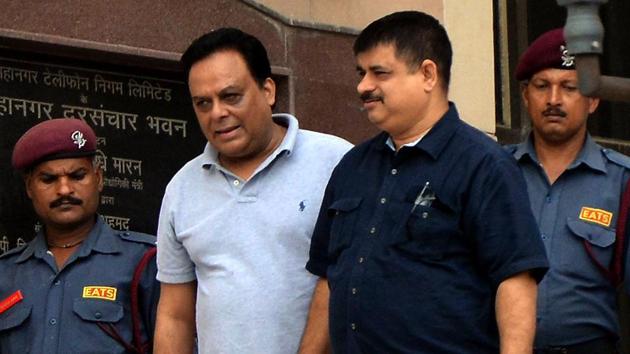 The Enforcement Directorate had arrested meat exporter Moin Qureshi (C) in connection to a money laundering case. (HT File Photo) The Enforcement Directorate had arrested meat exporter Moin Qureshi (C) in connection to a money laundering case. (HT File Photo)