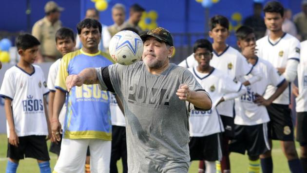 Maradona shows off his skills during the workshop. (Samir Jana/Hindustan Times)