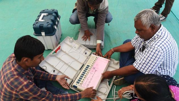 Officials check an Electronic Voting Machine (EVM) ahead of the second phase of Gujarat Vidhan Sabha elections in Ahmedabad on December 13, 2017.(AFP)