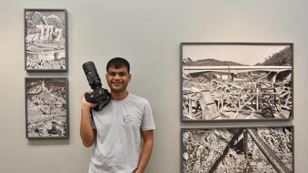 Vicky Roy, a documentary photographer, at Vadehra Art Gallery, Delhi, which is hosting his exhibition This Scarred Land: New Mountainscapes.(Sanchit Khanna/HT Photo)