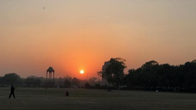At India Gate grounds you can watch the perfect sunset. (Mayank Austen Soofi / HT Photo) At India Gate grounds you can watch the perfect sunset. (Mayank Austen Soofi / HT Photo)