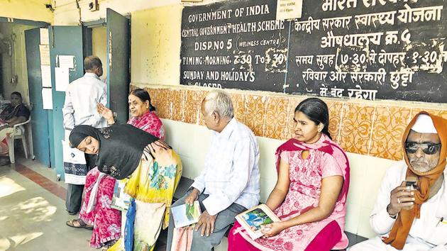 Patients seen waiting outside a Central Government Health Scheme (CGHS) dispensary in Aundh. With just nine CGHS dispensaries in Pune and Pimpri-Chinchwad areas and not enough beds in hospitals, such long queues are a regular sight. (Pratham Gokhale/HT Photo) Patients seen waiting outside a Central Government Health Scheme (CGHS) dispensary in Aundh. With just nine CGHS dispensaries in Pune and Pimpri-Chinchwad areas and not enough beds in hospitals, such long queues are a regular sight. (Pratham Gokhale/HT Photo)