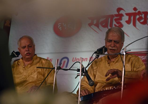 Artistes Rajan Mishra (R) and Sajan Mishra (L) perform at the Sawai Gandharva Bhimsen Mahotsav at Ramanbaug school on Wednesday. (Pratham Gokhale/HT Photo) Artistes Rajan Mishra (R) and Sajan Mishra (L) perform at the Sawai Gandharva Bhimsen Mahotsav at Ramanbaug school on Wednesday. (Pratham Gokhale/HT Photo)