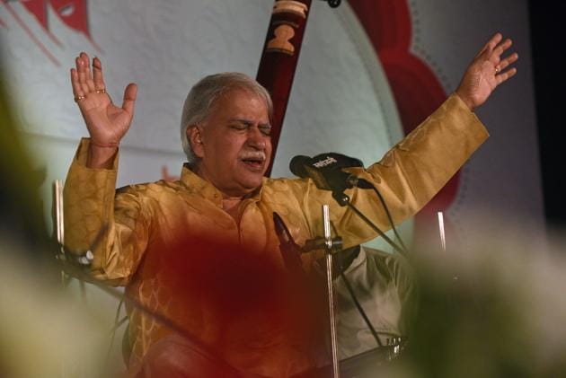 Artiste Sajan Mishra performs at the Sawai Gandharva Bhimsen Mahotsav at Ramanbaug school on Wednesday. (Pratham Gokhale/HT Photo) Artiste Sajan Mishra performs at the Sawai Gandharva Bhimsen Mahotsav at Ramanbaug school on Wednesday. (Pratham Gokhale/HT Photo)