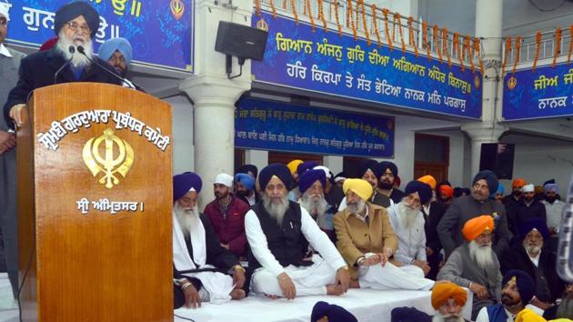 Parkash Singh Badal addressing the party gathering during the 97th foundation day of Shiromani Akali Dal (SAD) at Manji Sahib Diwan Hall in the Golden Temple complex in Amritsar on Thursday. (Sameer Sehgal /HT) Parkash Singh Badal addressing the party gathering during the 97th foundation day of Shiromani Akali Dal (SAD) at Manji Sahib Diwan Hall in the Golden Temple complex in Amritsar on Thursday. (Sameer Sehgal /HT)