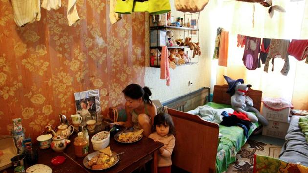 Residents who lost their home, sit in a dorm room where they have lived for the past three years. The war is felt in the volatile rates of several currencies circulating in the city, in low wages and the poor quality of local food. (Alexander Ermochenko / REUTERS) Residents who lost their home, sit in a dorm room where they have lived for the past three years. The war is felt in the volatile rates of several currencies circulating in the city, in low wages and the poor quality of local food. (Alexander Ermochenko / REUTERS)
