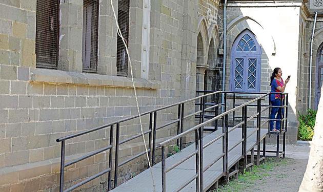 A ramp in Fergusson College allows students on wheelchairs to access the building. However, once inside, there are no lifts for the students to get any further. (RAHUL RAUT/HT PHOTO) A ramp in Fergusson College allows students on wheelchairs to access the building. However, once inside, there are no lifts for the students to get any further. (RAHUL RAUT/HT PHOTO)
