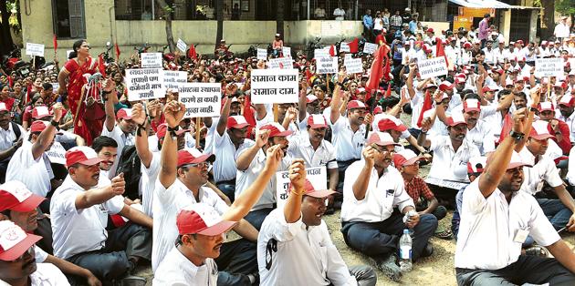 Bharat Forge workers during a protest rally for their various demands at the labour commissioner’s office at Wakadewadi on October 30, 2017. (HT FILE PHOTO) Bharat Forge workers during a protest rally for their various demands at the labour commissioner’s office at Wakadewadi on October 30, 2017. (HT FILE PHOTO)