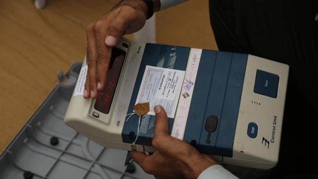 An Indian polling official checks the control unit of an electronic voting machine at a dispatch center before proceeding to his allotted station for the second phase of voting for the Gujarat state assembly elections in Ahmadabad, India, Wednesday, Dec. 13, 2017. The second phase of voting for Gujarat state assembly election will be held on Dec. 14 and result will be declared on Dec. 18. (AP Photo/Ajit Solanki)(AP)